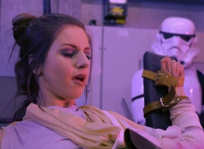 Các nhân vật trong Star Wars nện nhau tới bến