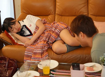 Tôi đang chén em gái mới lớn của người yêu
