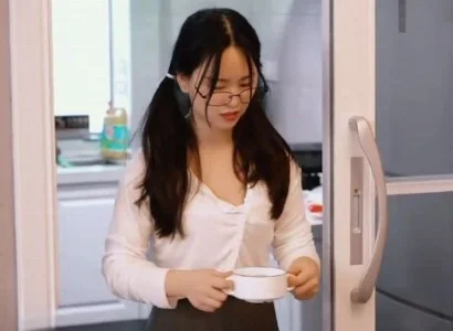 Bạn học bị cha dượng xâm hại
