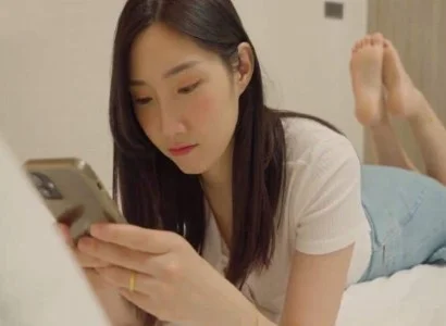 Vợ tằng tịu với anh nhân viên giao hàng