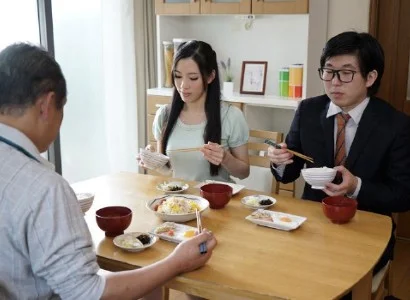 Con dâu nứng banh vùng kín cho bố chồng thỏa mãn